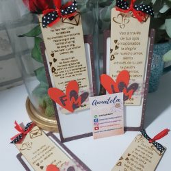 Marcapáginas en madera